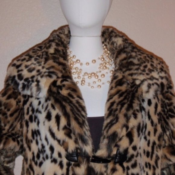 Beautiful, CHIC, Stunning Faux Fur Leopard Coat MEDIUM - Picture 4 of 9